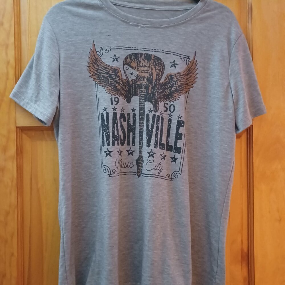 NWOT WOMEN"S NASHVILLE GUITAR TSHIRT